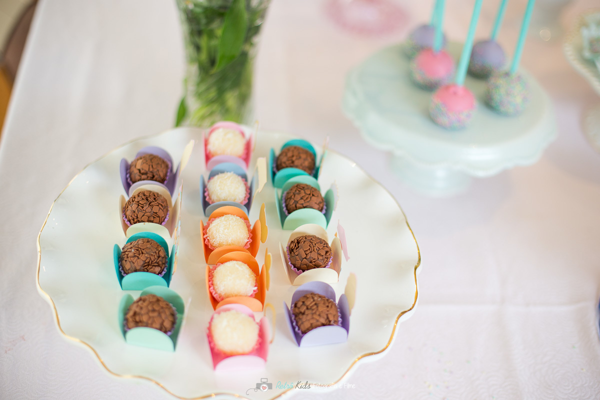Festa de 2 anos da Lívia fotos dos brigadeiros gourmet com o tema Parque de diversões