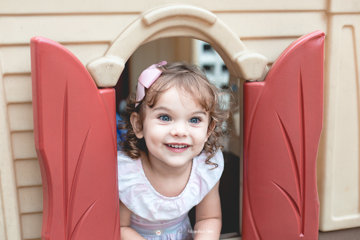 Lívia se divertindo muito na sua festa de aniversário 
