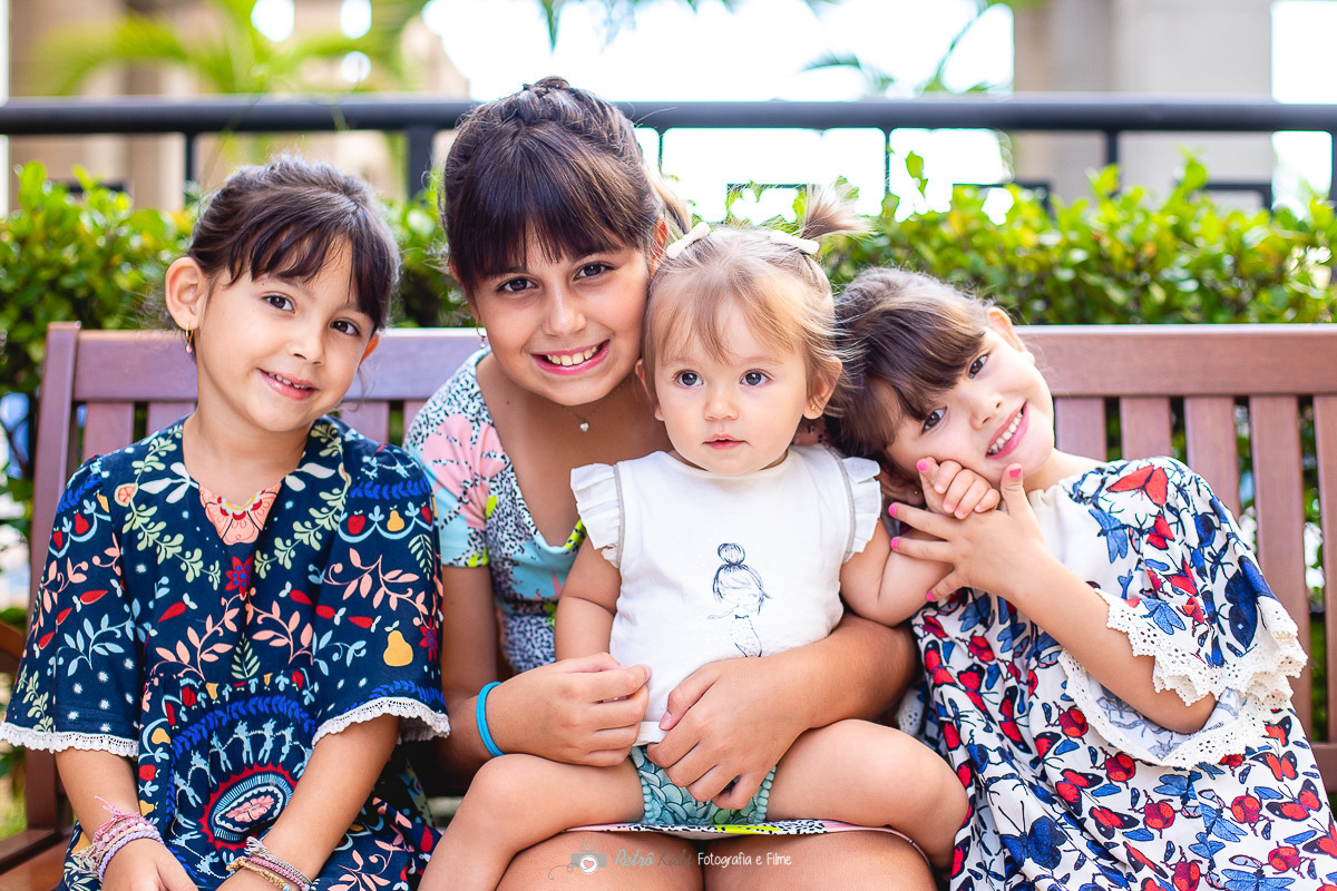Fotografia dos primos na área externa do condominio em Alphaville