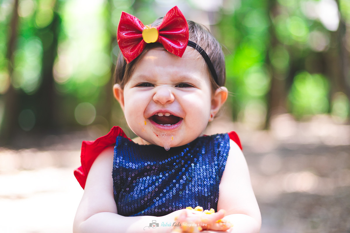 Lara Liz com roupa da branca de neve