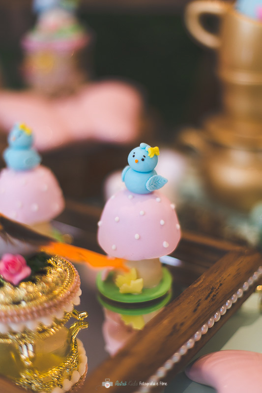 Doces personalizados com o tema jardim