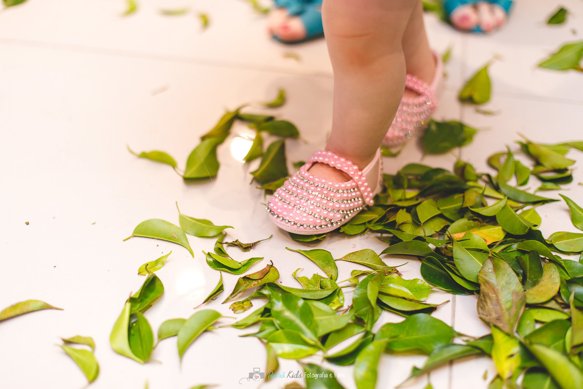 detalhes dos pés da Lara