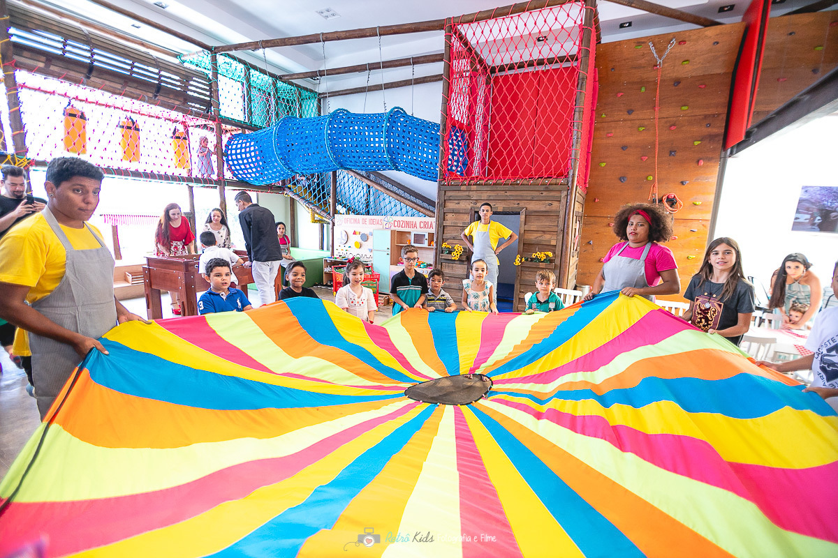 Brincadeira infantil no Buffet Engenho Moema em SP por retro kids fotografia
