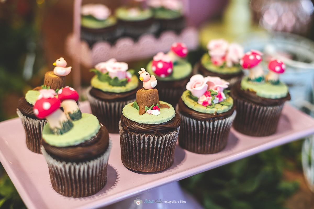 doces gourmet da festa infantil da Luisa com o tema Jardins