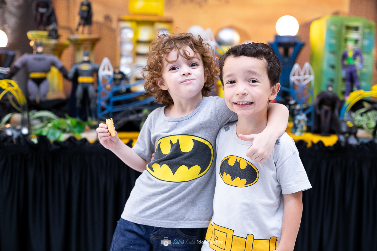 retrato entre amigos na festa do Pedro de 5 anos 