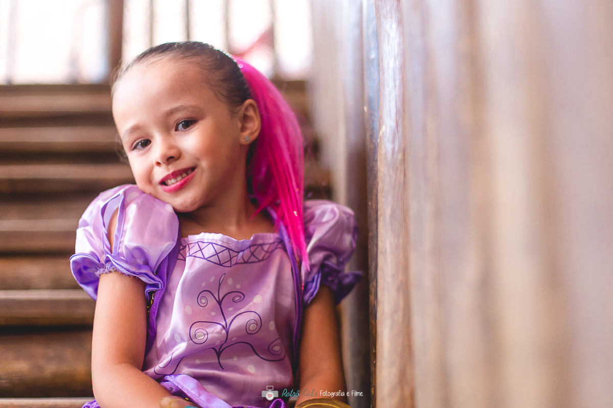 Luana brincando na sua festa infantil de 5 anos