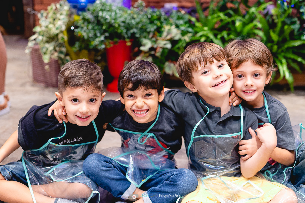 amigos brincando de Slime 