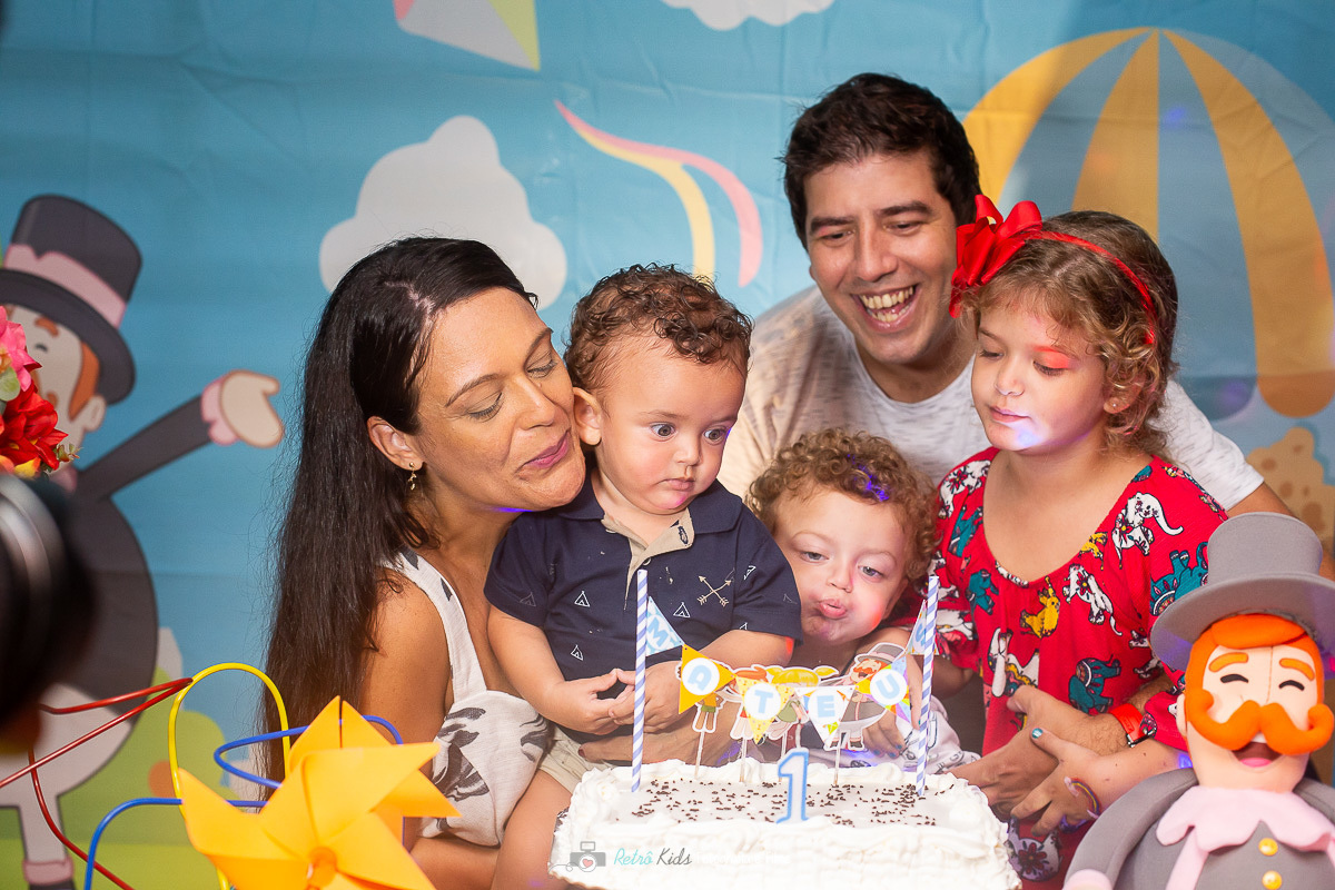 Hora do parabéns para comemorar o primeiro aninho do Mateus 