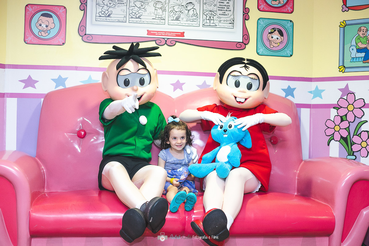 Monica e Cascão na festa infantil da Helena de 3 anos