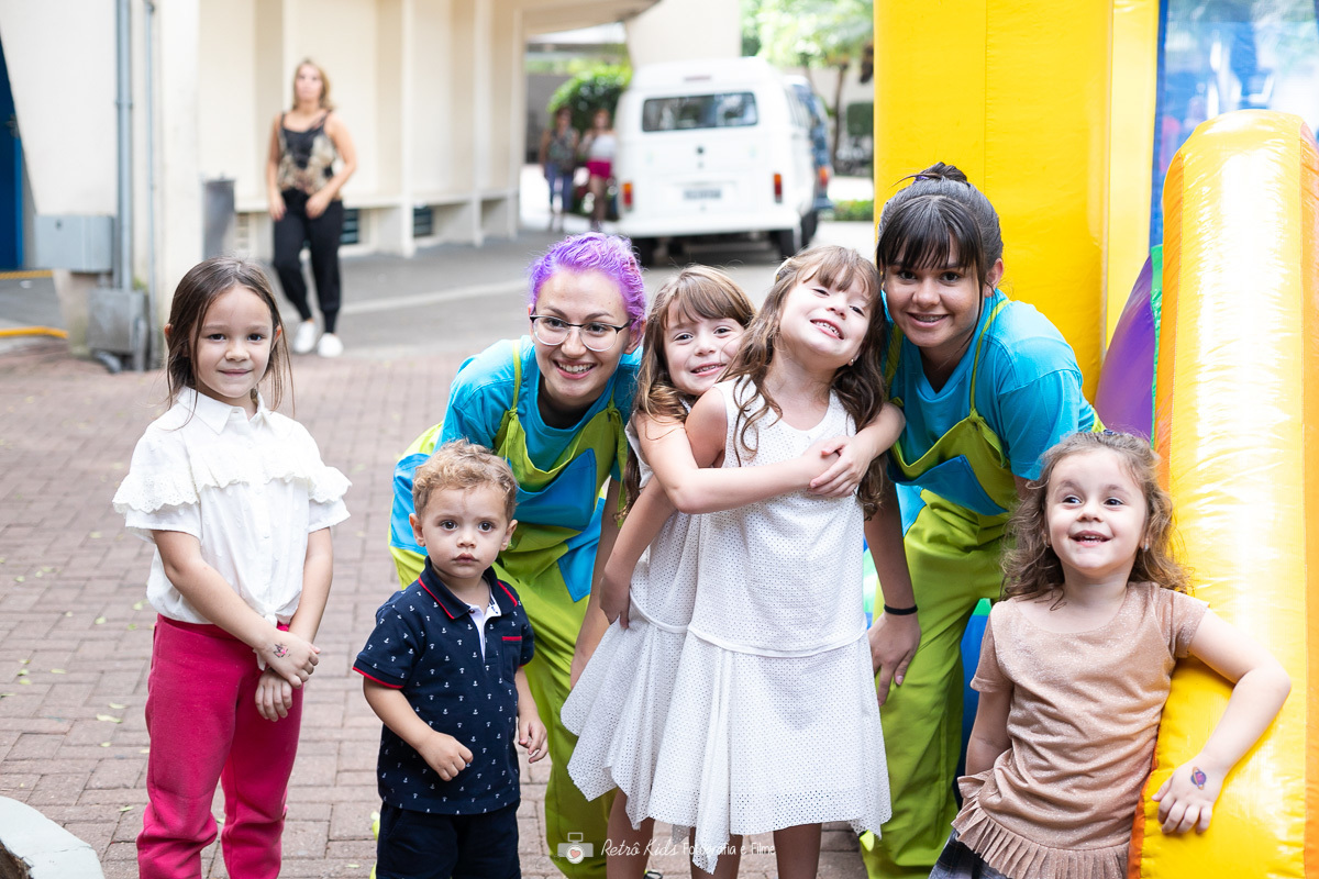 Todos os primos  reunidos na festa Fundo do Mar do Lucas na região do Ibirapuera