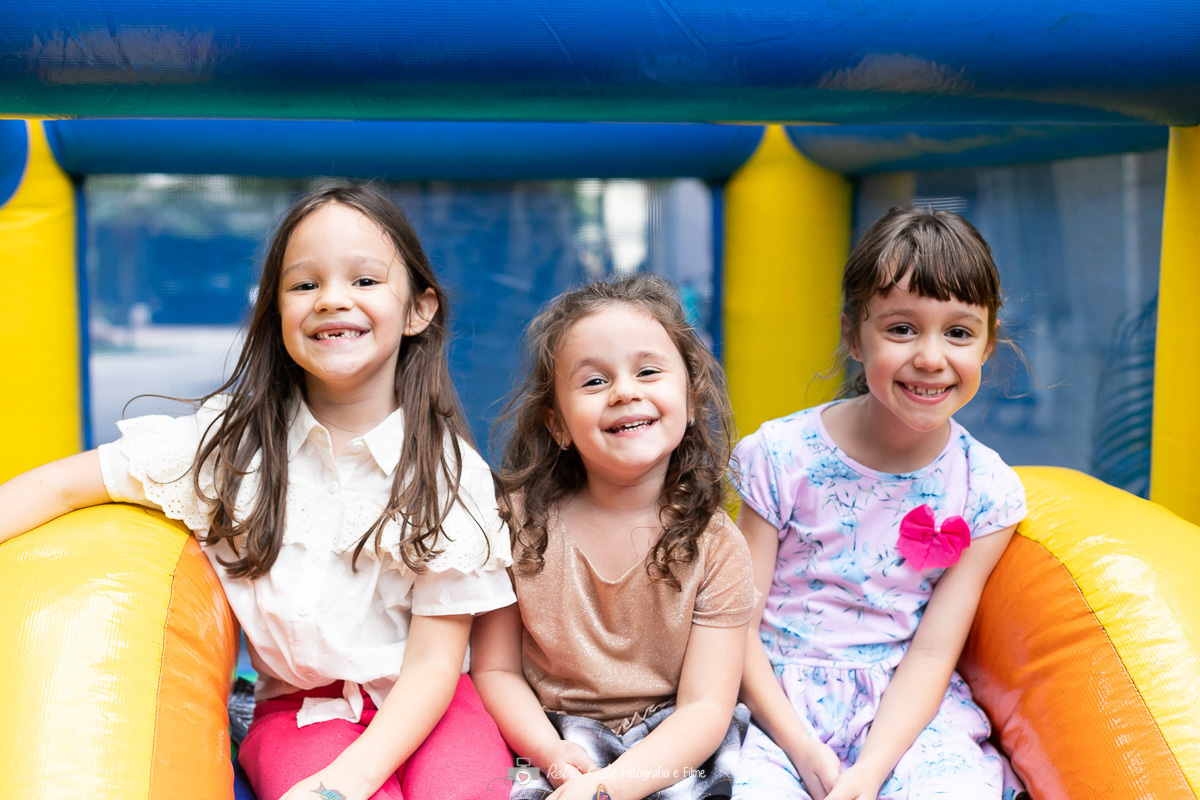 Muitas brincadeiras na festa infantil do Lucas no clube círculo militar no Ibirapuera em SP.