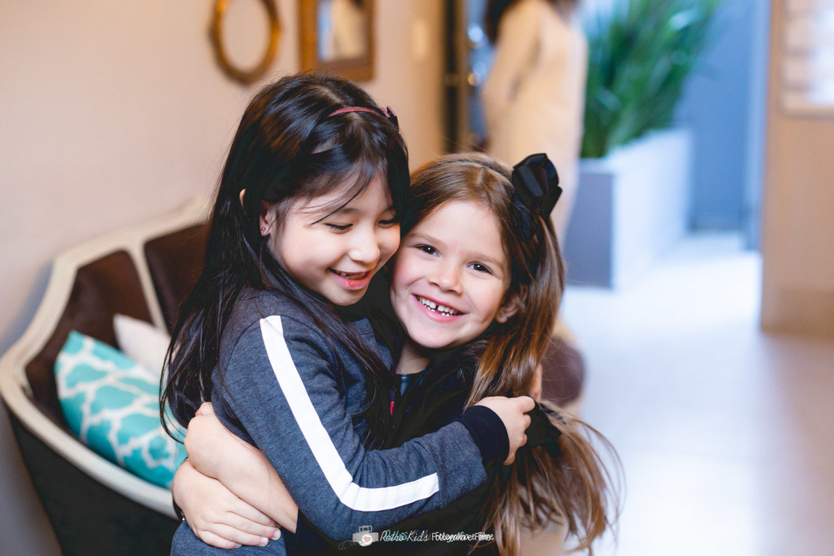 FOTOGRAFIA DE AMIGAS NO ATELIE DA CAROL ARTEIRA NO CAMPO BELO SP