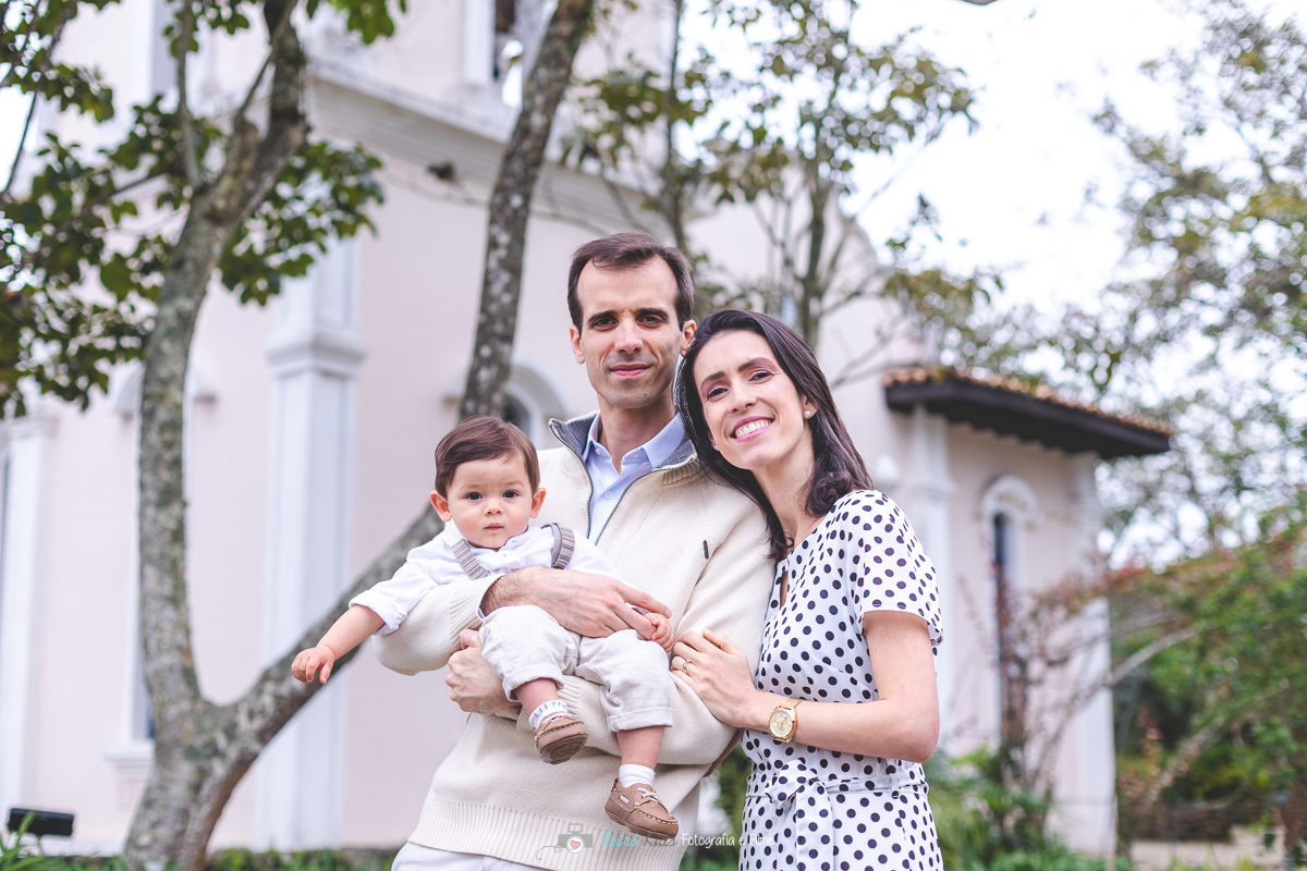 FOTOGRAFIA EM FRENTE A PARÓQUIA SANTO ANTÔNIA NA ALDEIA DA SERRA SP