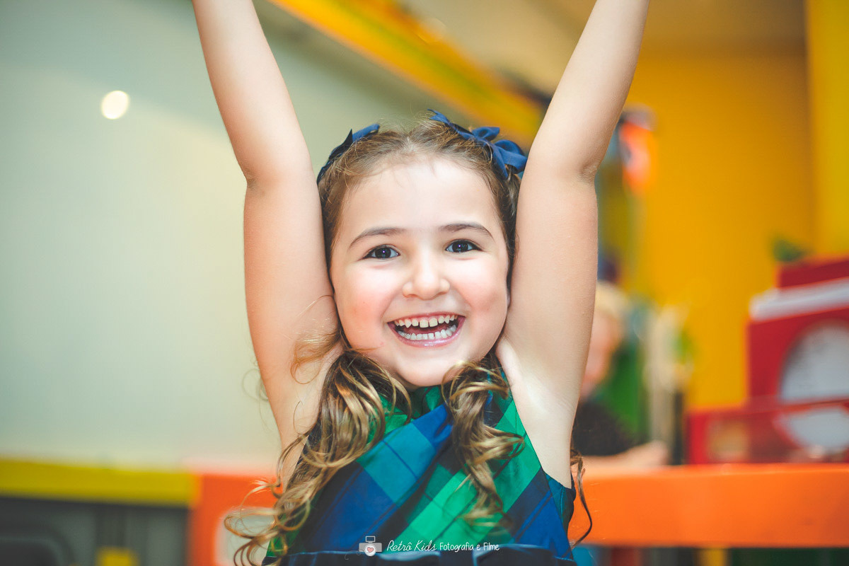 ALEGRIA E DIVERSÃO NA FESTA INFANTIL DE 5 ANOS DA MANU COM O TEMA TROLLS