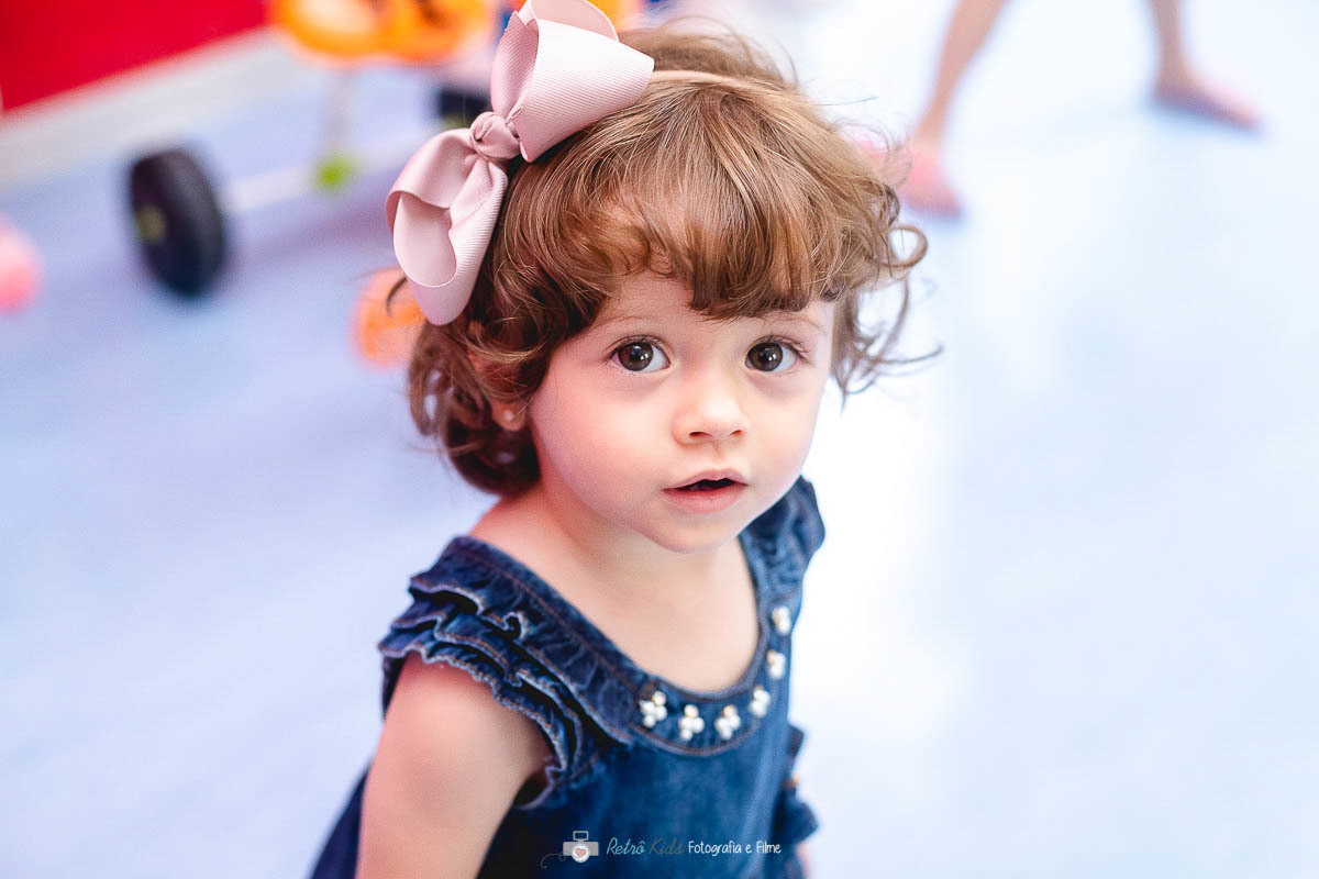 CRIANÇAS BRINCANDO NA FESTA INFANTIL