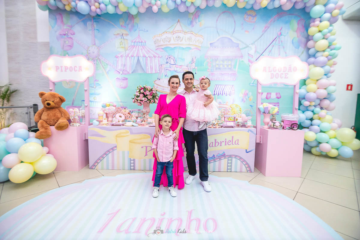 FOTOGRAFIA DE FAMÍLIA NA FESTA INFANTIL DA DE 1 ANINHO