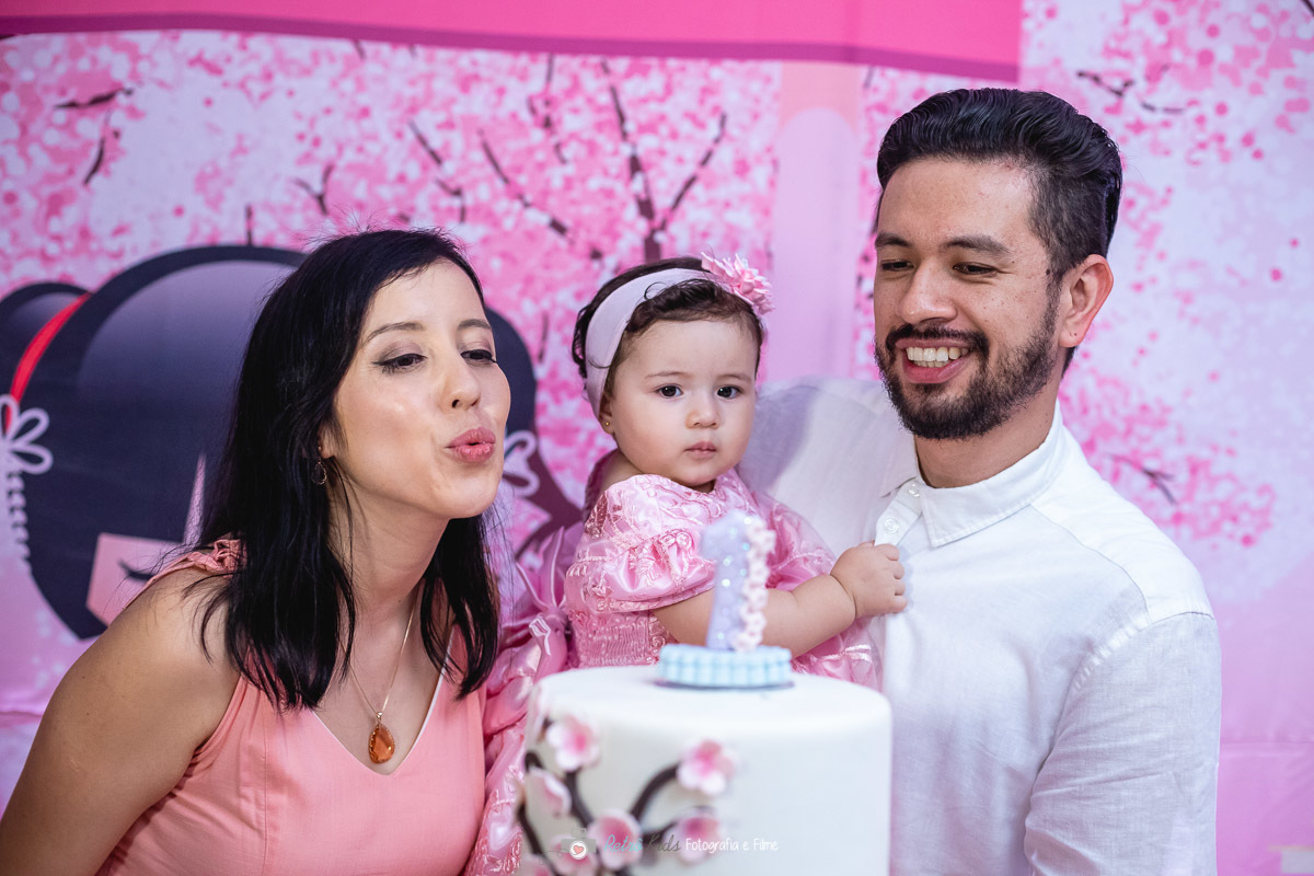 ASSOPRANDO AS VELINHAS EM BUFFET INFANTIL