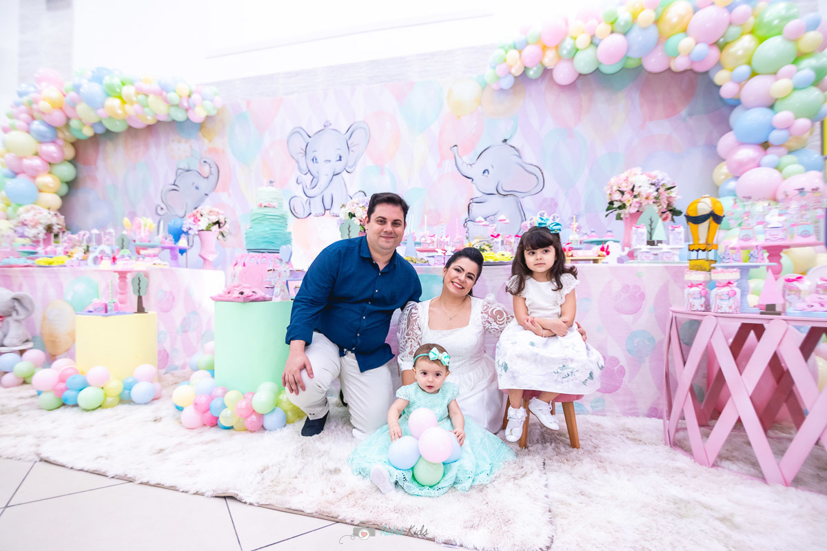 MESA DECORADA COM O TEMA ELEFANTINHO