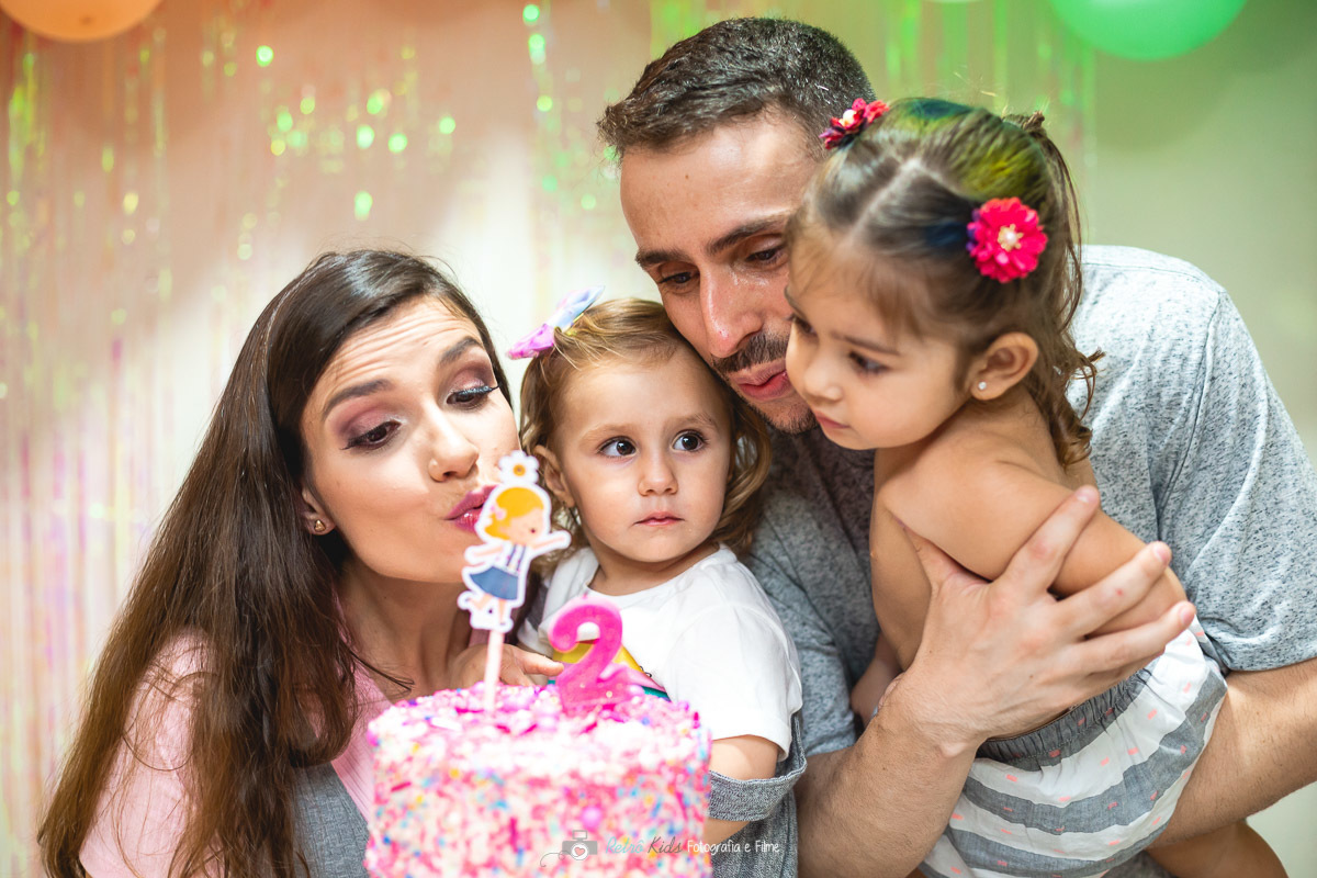 ASSOPRANDO A VELA PARABÉNS DA LUISA BUFFET FARRA NA VILLA