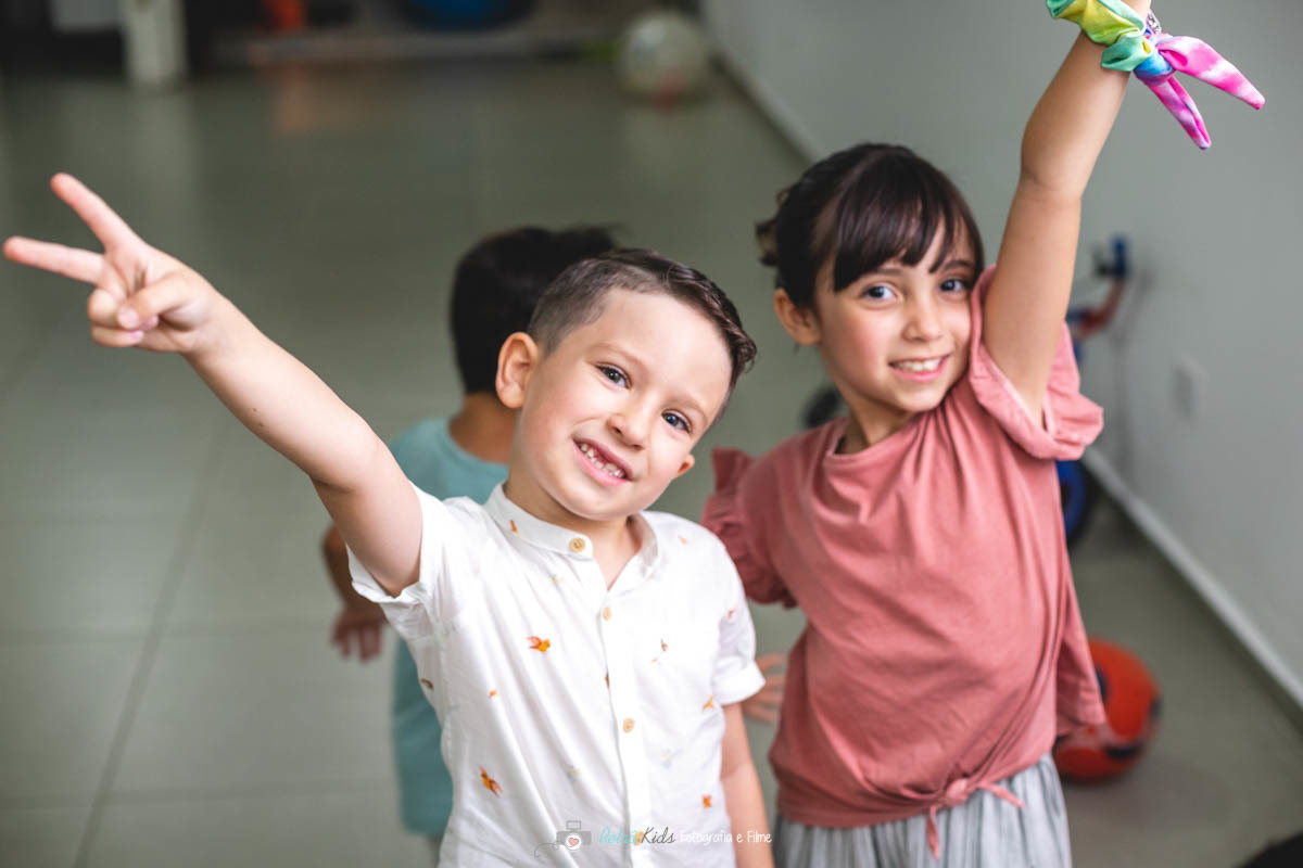 CRIANÇAS NO ANIVERSÁRIO EM CASA