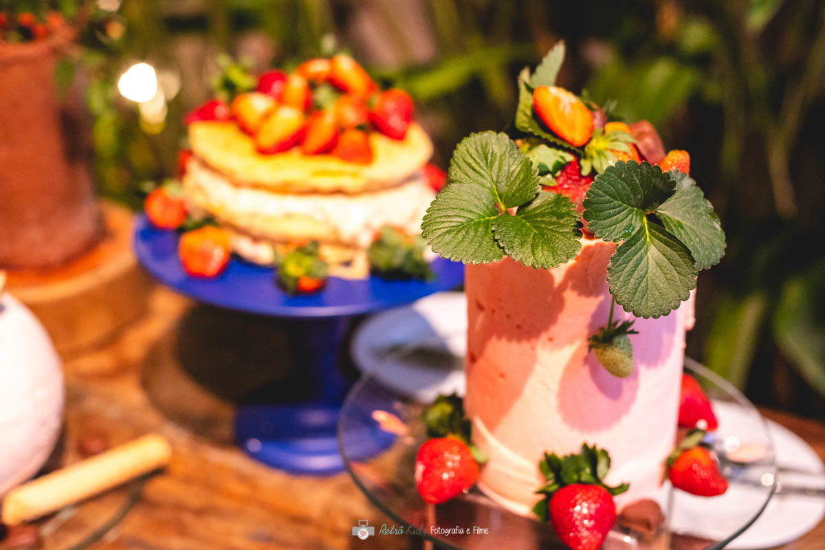 MESA DE DOCES PERSONALIZADA NA FESTA INFANTIL EM CASA