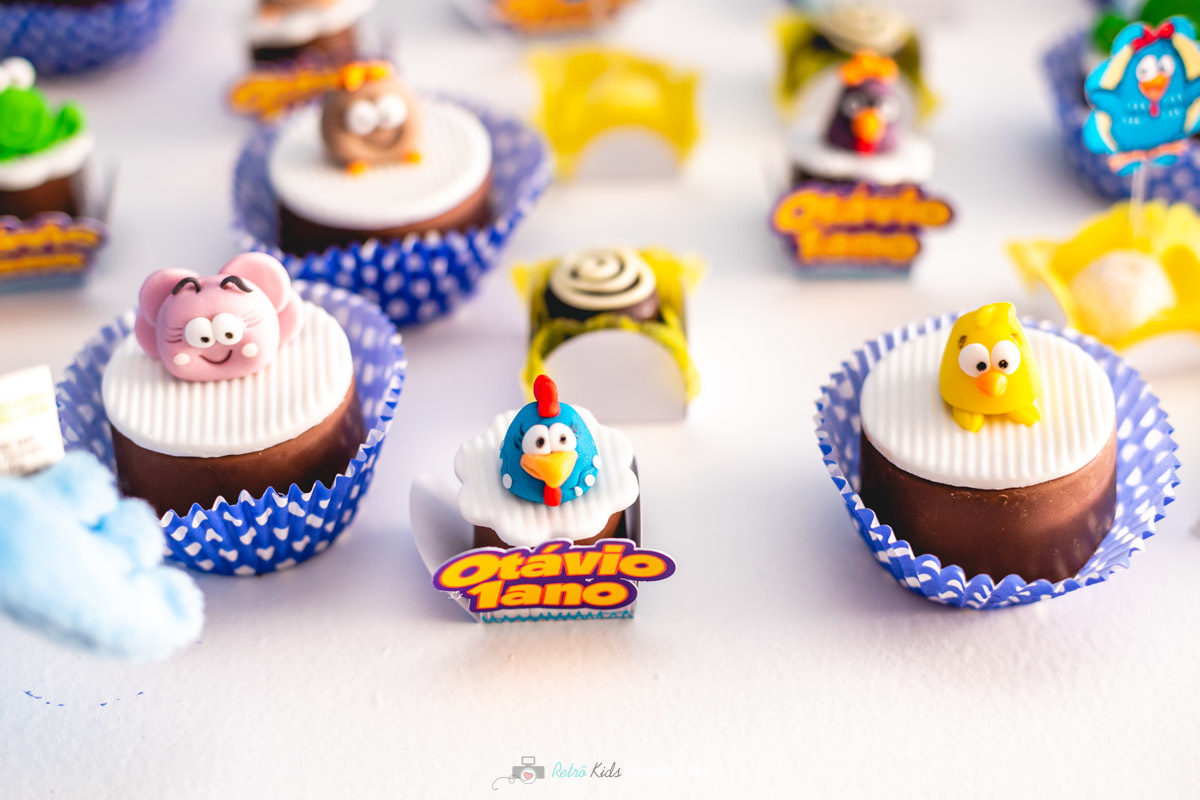 DOCES PERSONALIZADOS DA GALINHA PINTADINHA