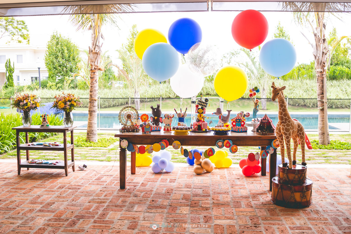 MESA PERSONALIZADA COM O TEMA CIRCUS