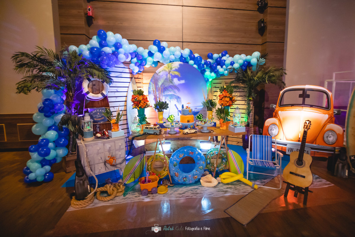 FESTA INFANTIL COM O TEMA TROPICAL EM BUFFET