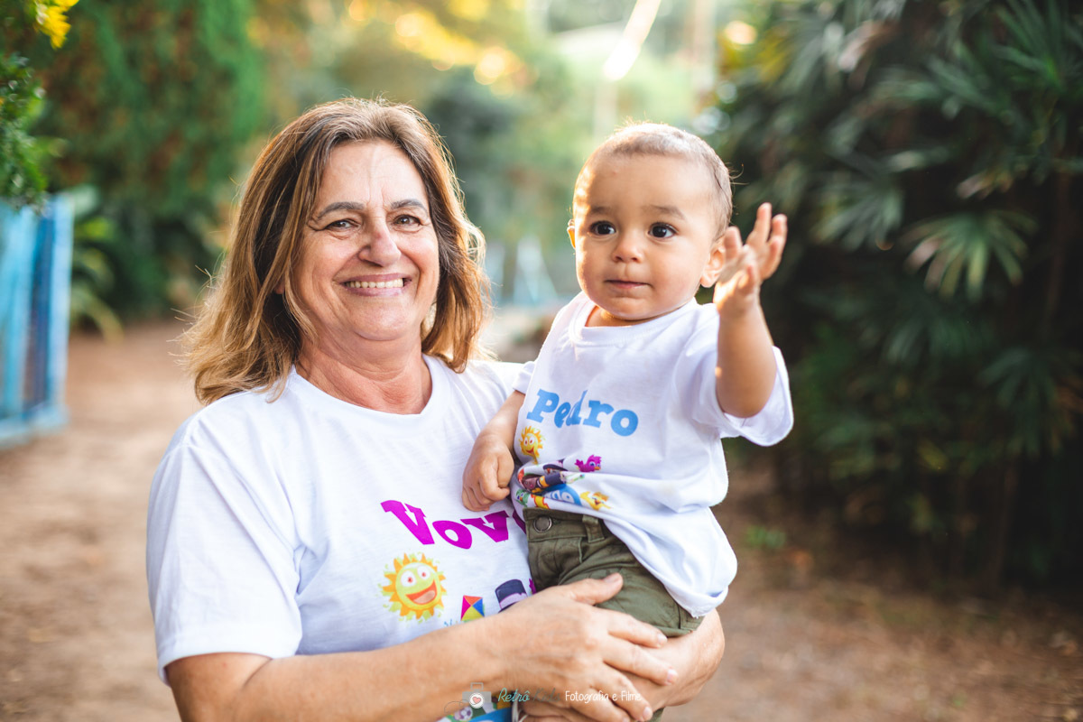 FOTOGRÁFIA DE NETO E AVÓ