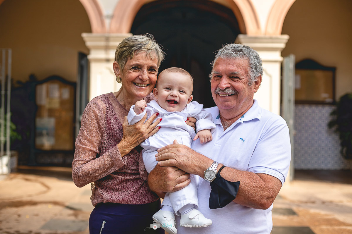 FOTOGRAFIA DE BATIZADO COM OS AVÓS