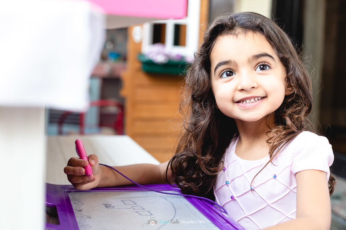 FOTOGRAFIA DE FESTA INFANTIL COM O TEMA LOL SURPRISE