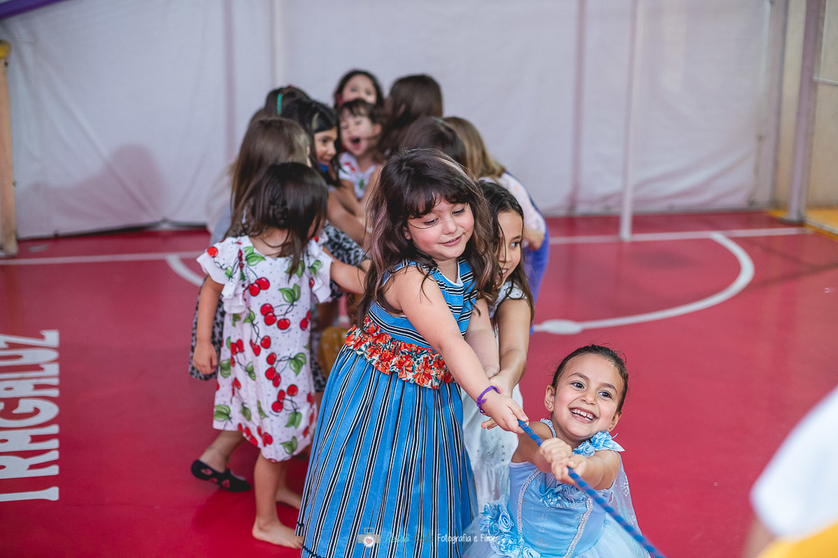 BRINCADEIRAS FESTA DE CRIANÇA