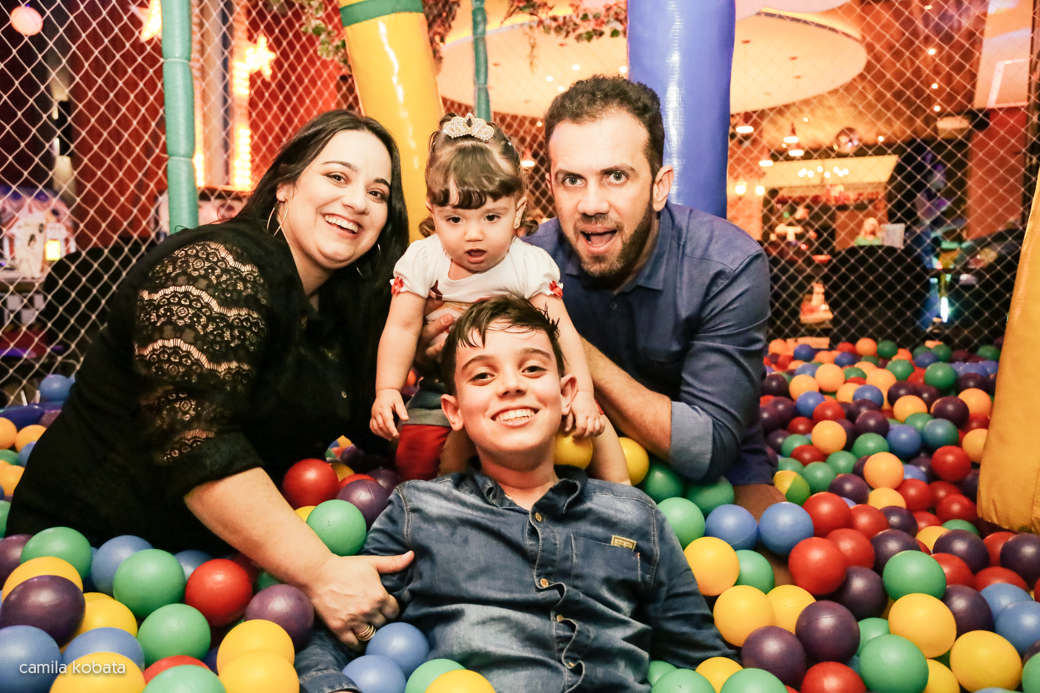 Planeta Kids aniversário 1 ano parabéns Beatriz Kids A Bela e a fera Camila Kobata