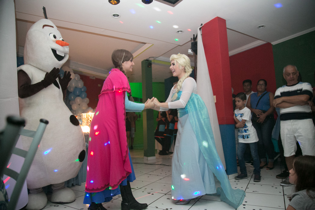 Fotografia infantil aniversário Guarulhos Camila Kobata Luiza 3 anos Frozen Buffet strick Nick