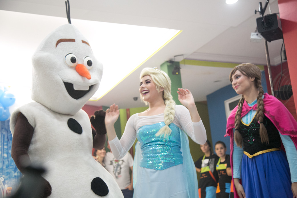 Fotografia infantil aniversário Guarulhos Camila Kobata Luiza 3 anos Frozen Buffet strick Nick