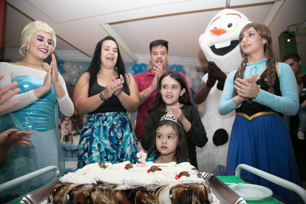 Fotografia infantil aniversário Guarulhos Camila Kobata Luiza 3 anos Frozen Buffet strick Nick