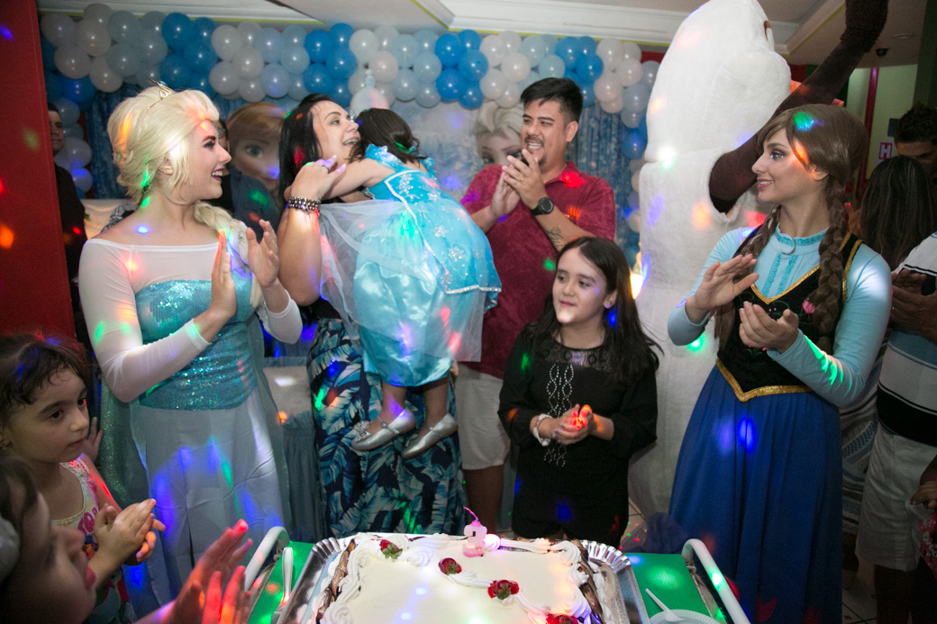 Fotografia infantil aniversário Guarulhos Camila Kobata Luiza 3 anos Frozen Buffet strick Nick