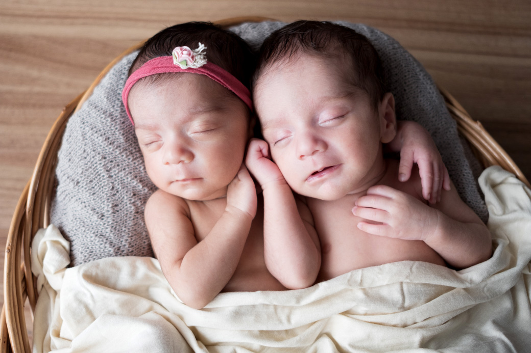 newboen giovanna e lucca recem nascido fotograifa de camila kobata