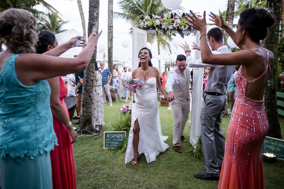 saída feliz e triunfal
