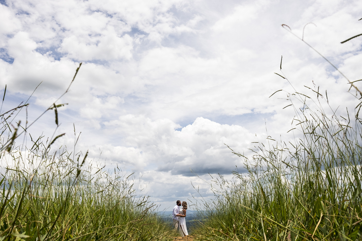 ensaio, book de casal, ipeuna, fotografo de casamento, fotografando na natureza, campo, ensaio externo, ensaio de casal,