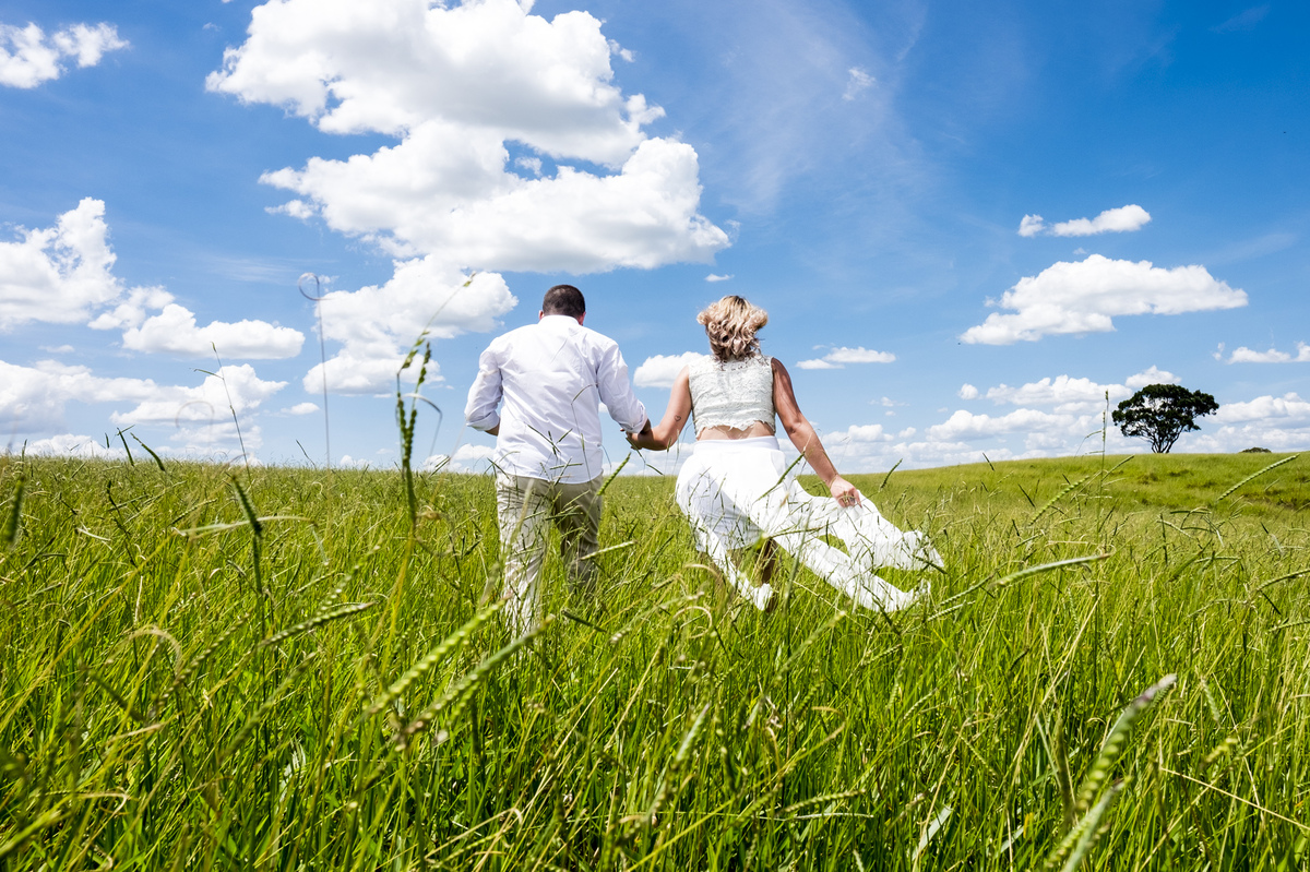 ensaio, book de casal, ipeuna, fotografo de casamento, fotografando na natureza, campo, ensaio externo, ensaio de casal,