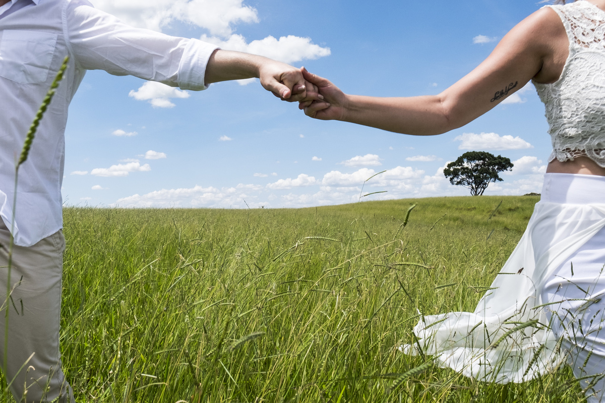 ensaio, book de casal, ipeuna, fotografo de casamento, fotografando na natureza, campo, ensaio externo, ensaio de casal,