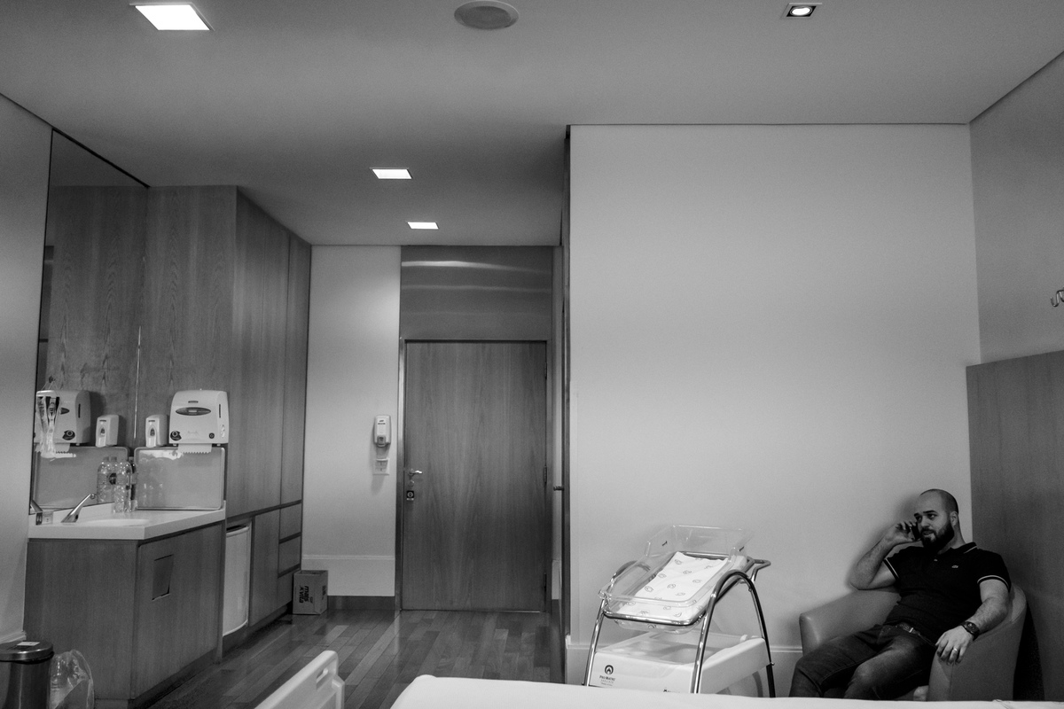 pai nervoso esperando a maite