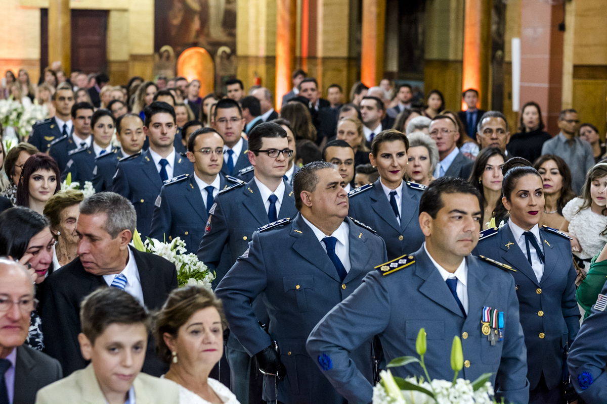 fotografia de casamento dos militares na igreja matriz de sao caetano do sul