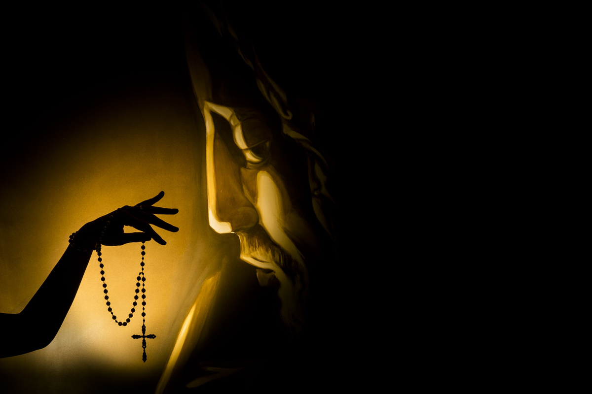 Detalhes religiosos na cerimonia religiosa da igreja matriz da sagrada familia são caetano do sul - sp