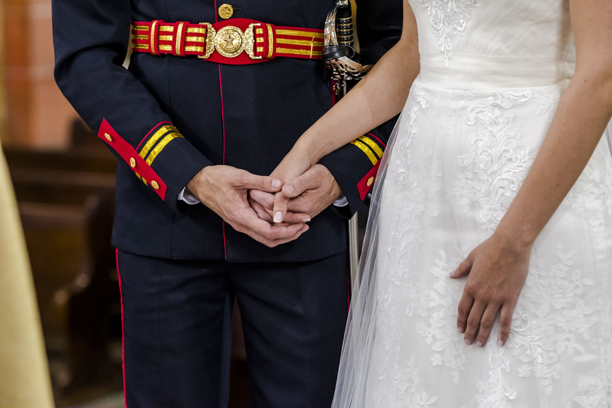 detalhes dos noivos na cerimonia religiosa na igreja matriz da sagrada familia de sao caetano do sul sp
