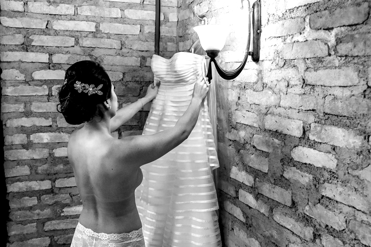 casamento da noiva gabriela e noivo marcel, fotos do making-of da noiva sensual, fotografia de casmaento mogi das cruzes sp martins imagens registrou o make cerimonia e recepcao em mogi das cruzes sp que é perto de sao caetano, aruja