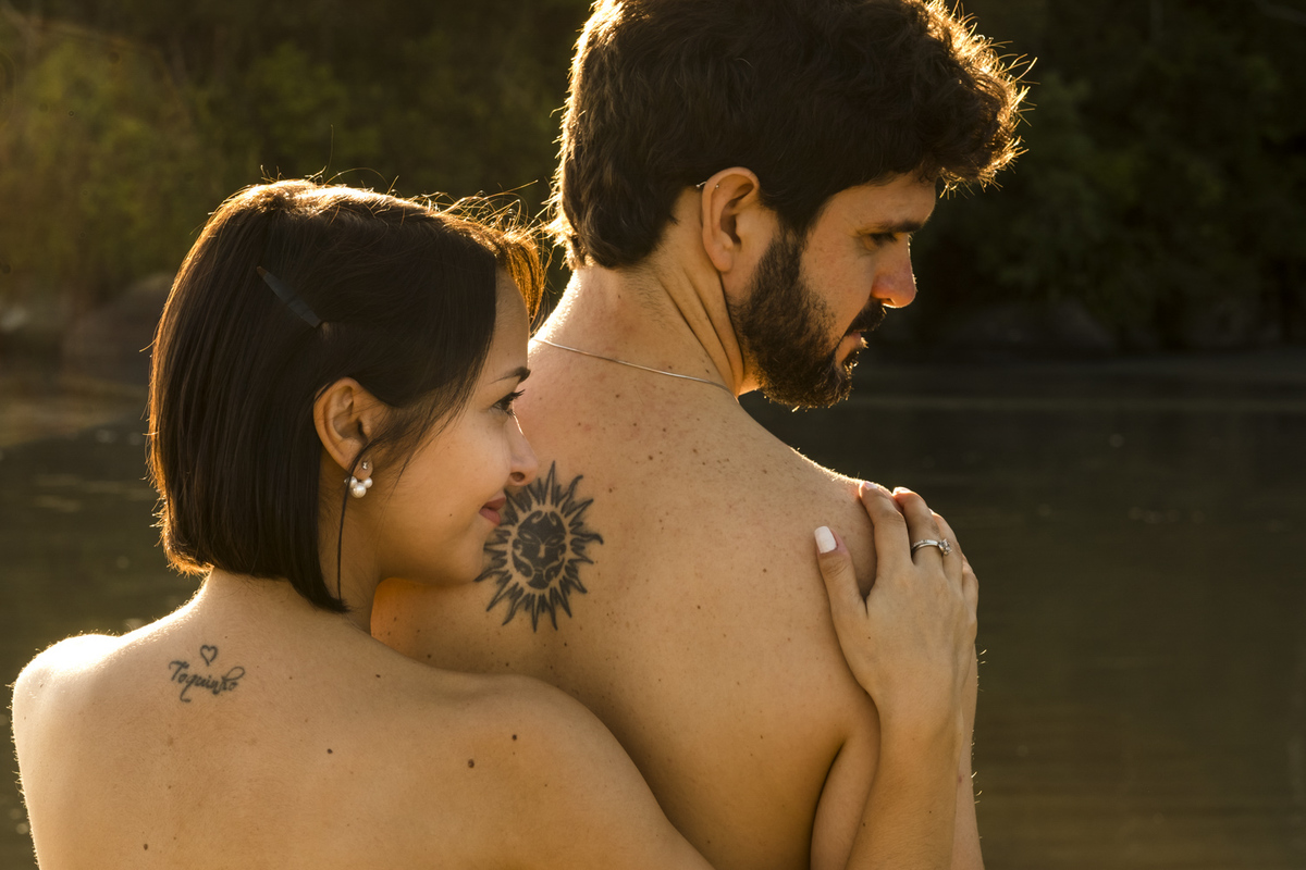 ensaio de casal com book de gestante da noiva que fotografamos o casamento dela em mogi das cruzes - sp e o ensaio foi perto da riviera de sao lourencço
