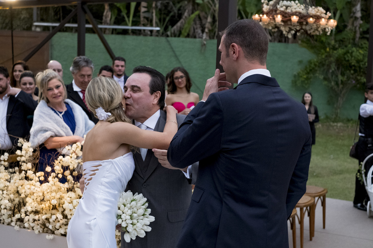 Entrega da filha é sempre emocionante