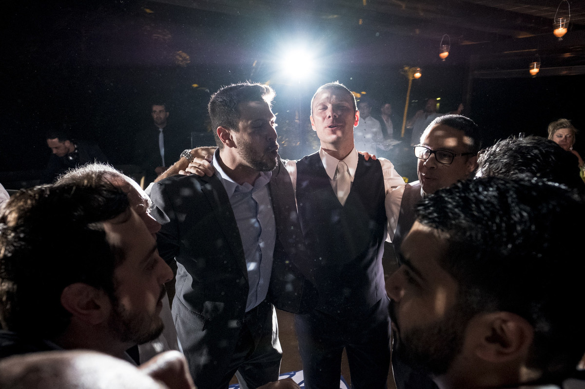 e os amigos tem que brincar.